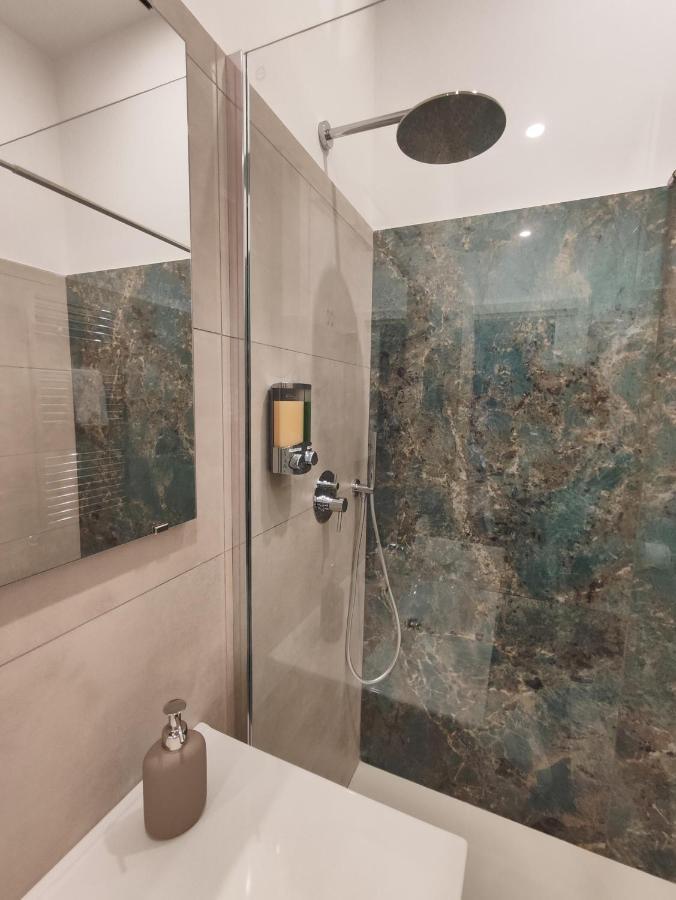 Santa Lucia Luxury Apartment Napoli Bagian luar foto